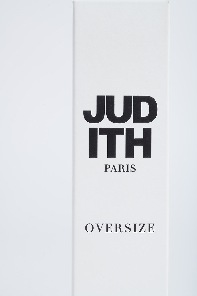Judith Paris Oversize packaging close-up